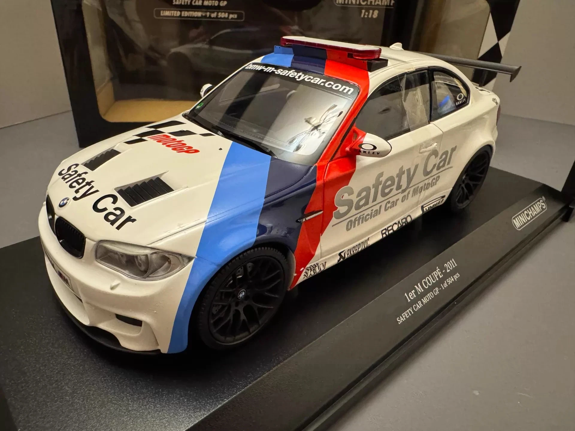 

Minichamps 1:18 1M Coupe Safety Car 2011 Simulation Limited Edition All Open Alloy Metal Static Car Model Toy Gift