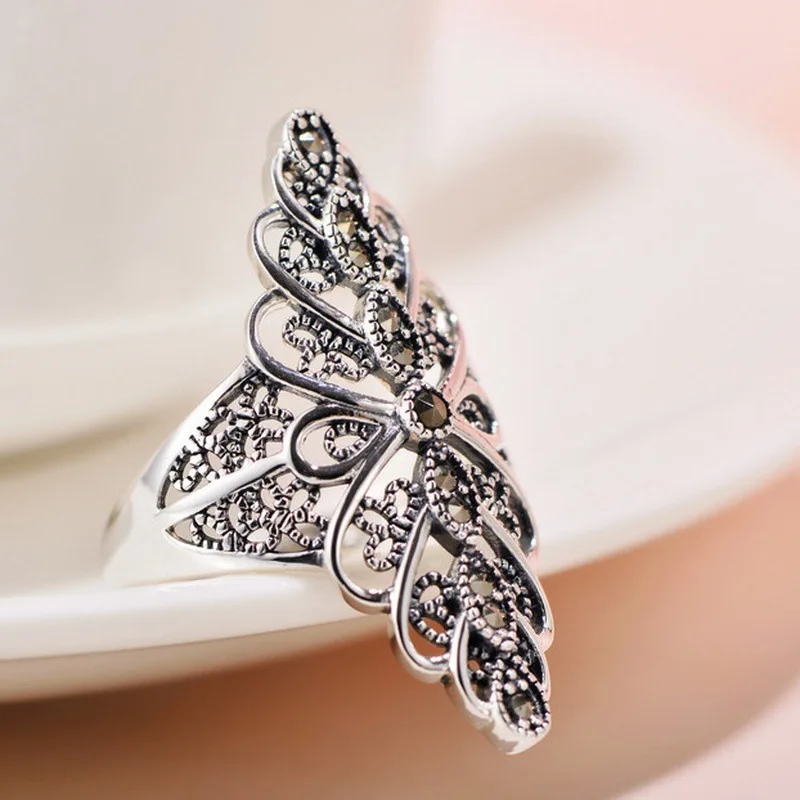 2023 New Retro and Fashionable Palace Style Hollowed Out Petal Women\'s Ring Jewelry