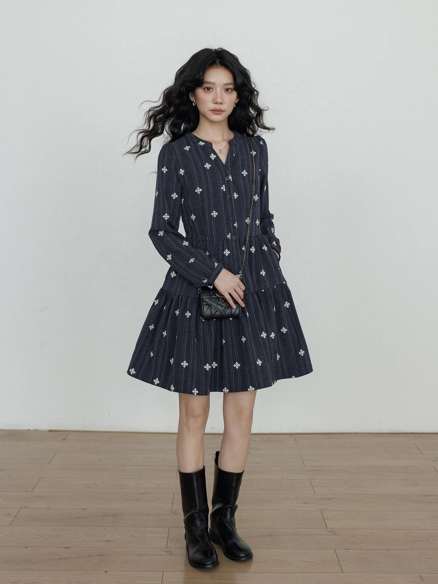 

Длинная юбка-миди из полиэстера с вышивкой и полосками, V-образный вырез, эластичный пояс, эффект стройности, повседневный стиль