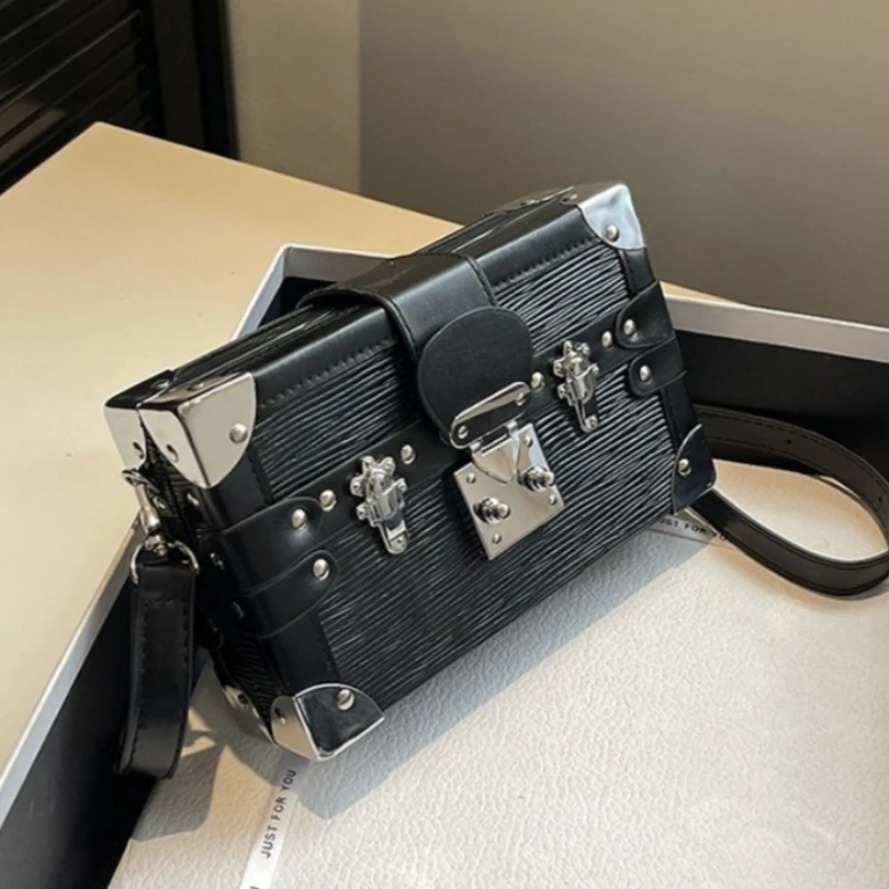 

Женская сумка через плечо из высококачественной кожи, легкая сумка-клатч, маленькая квадратная сумка с клапаном для хранения, сумка на плечо для девушек