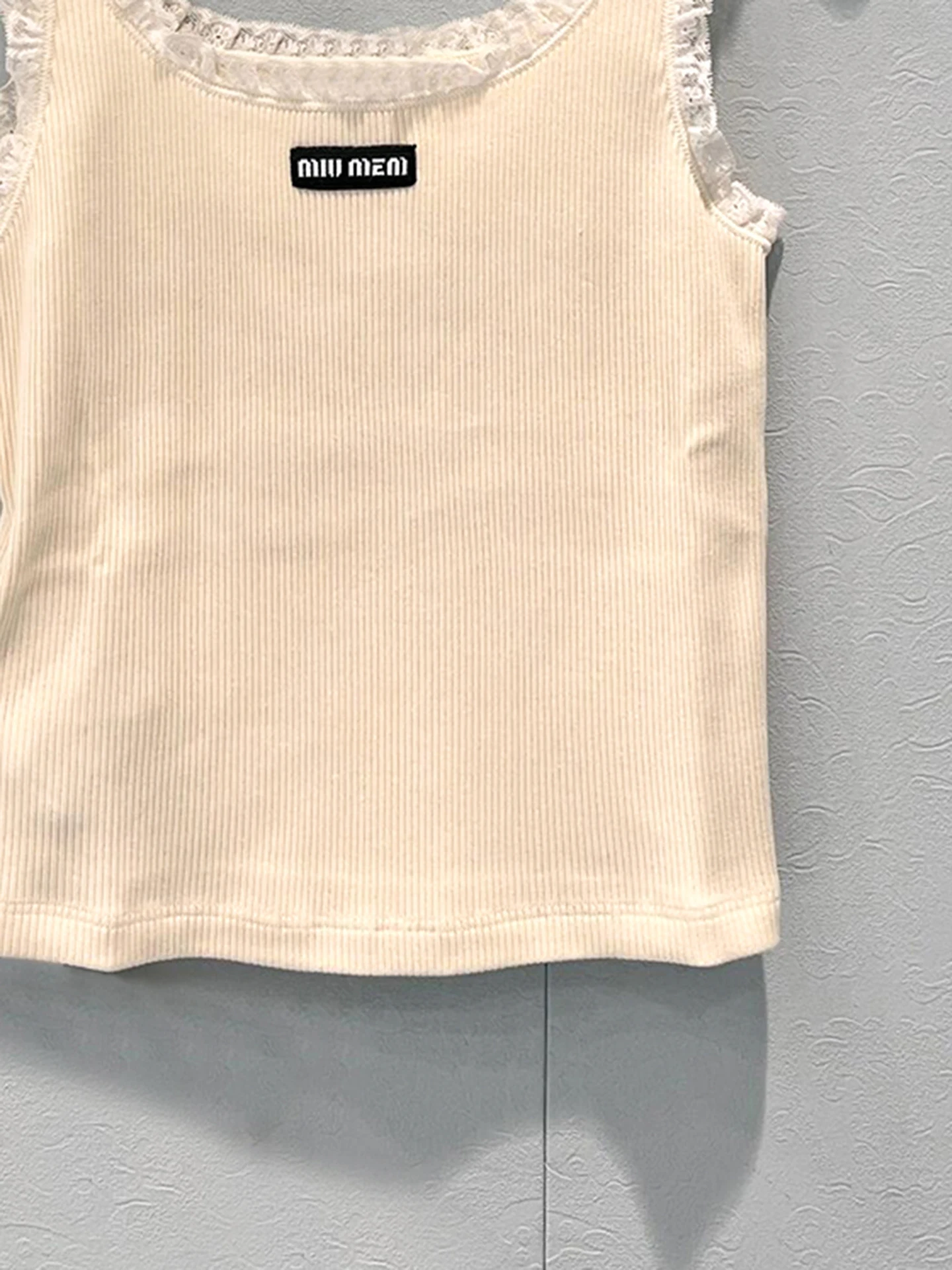 MaMa Top corto lavorato a maglia in pizzo da donna di fascia alta Estate 2025 Dolce gilet versatile Top da pendolarismo Sle Slim Fit Lunghezza regolare