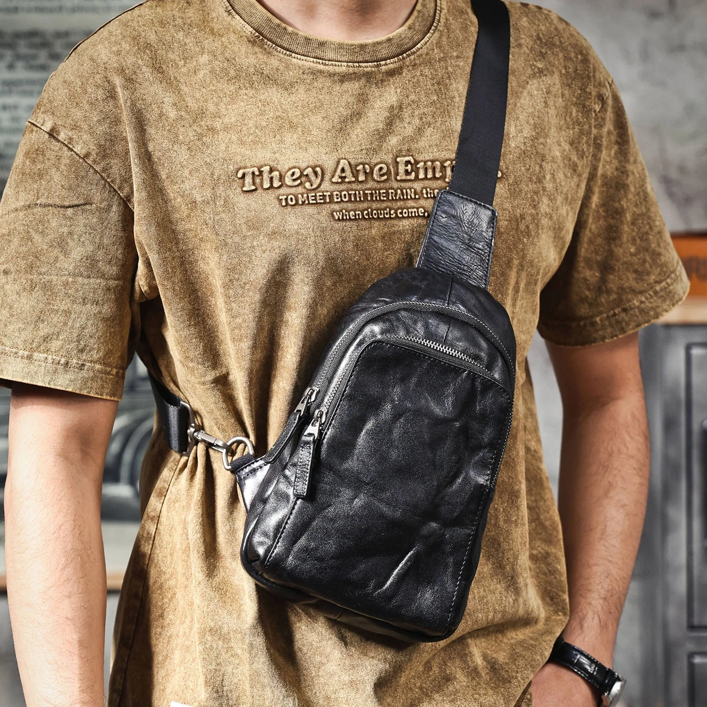 sac-de-poitrine-en-cuir-decontracte-pour-hommes-sac-pour-telephone-simple-epaule-inclinee-petit-sac-croise-couche-de-tete-cuir-de-vache-bronzant