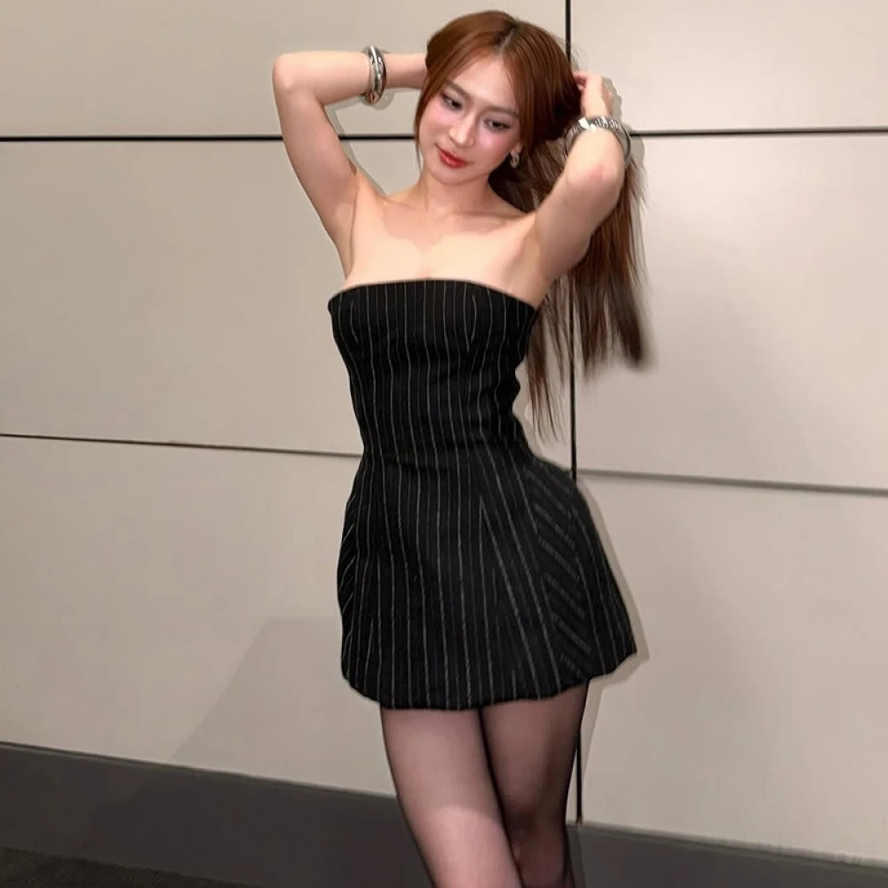 Sukienka mini SylCue w paski, patchworkowa, damska, nowa kolekcja wiosna 2026, wiązana na biuście, bez pleców, bez rękawów, słodka, dziewczęca, elegancka, dopasowana do ciała, w stylu streetwear.