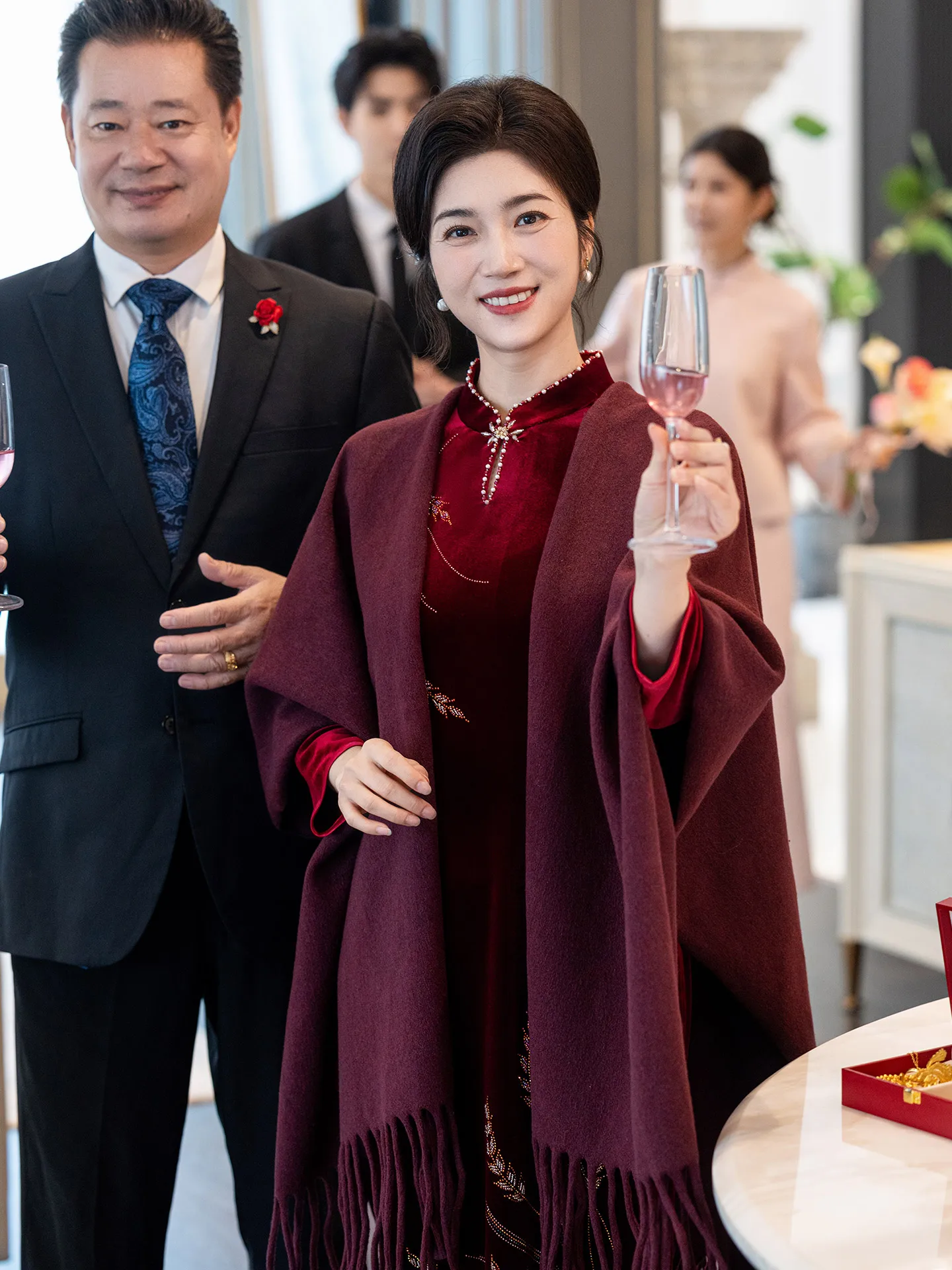 

Элегантное китайское свадебное пальто для мамы на свадебный банкет, теплое зимнее пальто для бабушки, однотонное, прямоугольное