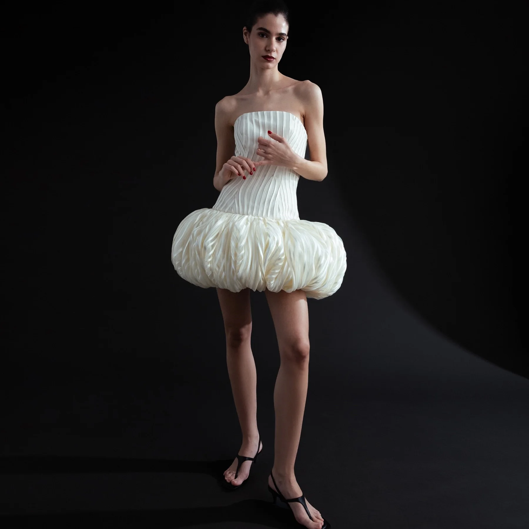 

Новое женское белое мини-платье без бретелек с плиссированным подолом-баллон, коктейльное платье на заказ, вечерние платья для торжественных мероприятий, женская одежда для вечеринок 2026