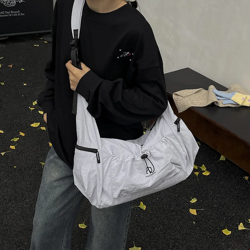 خريف جديد بسيط ومتعدد الاستخدامات حقائب كروسبودي حقائب كتف ترفيهية عصرية بسيطة عادية محكم حقيبة مدرب عادية للنساء