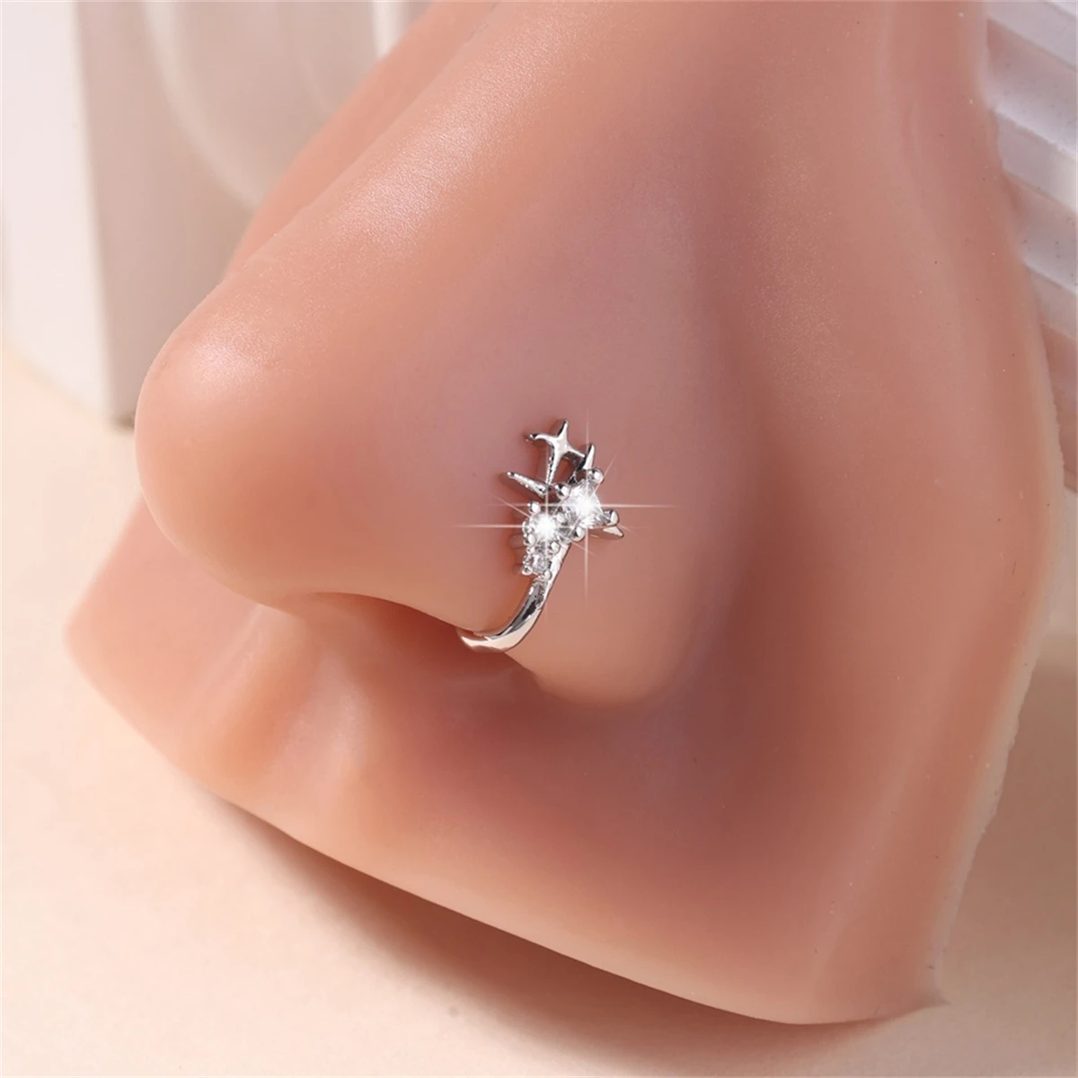 1Pcs Women's Light Luxury Shiny Polaris Shape Copper Inlaid Zircon U-Shaped Nose Clip Fake Nose Ring Non-Perforated Jewelry