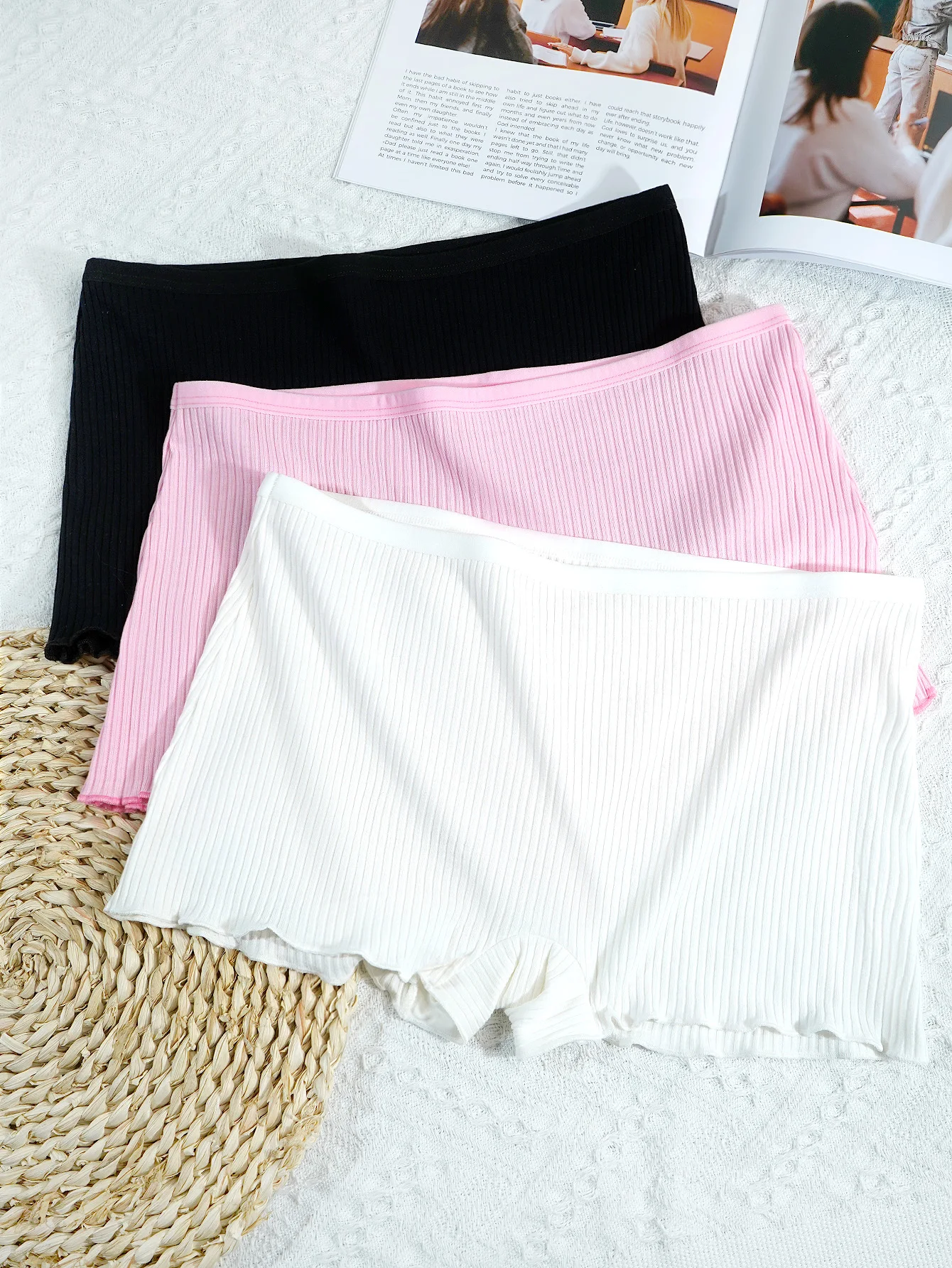 3-Pack Random Color Basic Women's Flat Angle Pants With Thread, Anti Light Leakage, Black Fungus Edge, Pure Cotton Crotch