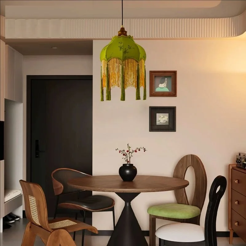 

French retro restaurant chandelier medium ancient style retro aesthetic atmosphere B & B bar Chinese bedroom tassel