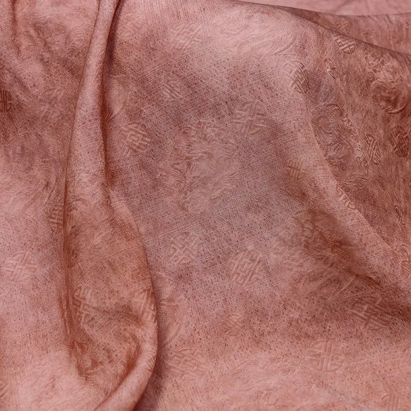 

Традиционная художественная жаккардовая атласная ткань из дуба, окрашенная в грязи, для дизайна одежды