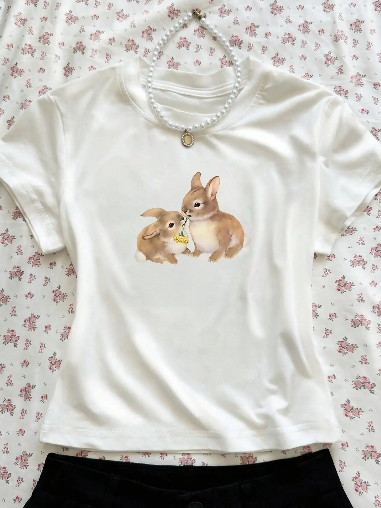 

Cute Bunny Graphic T-Shirt for Women, Round Neck Short Sleeve Casual Top with Floral Print
