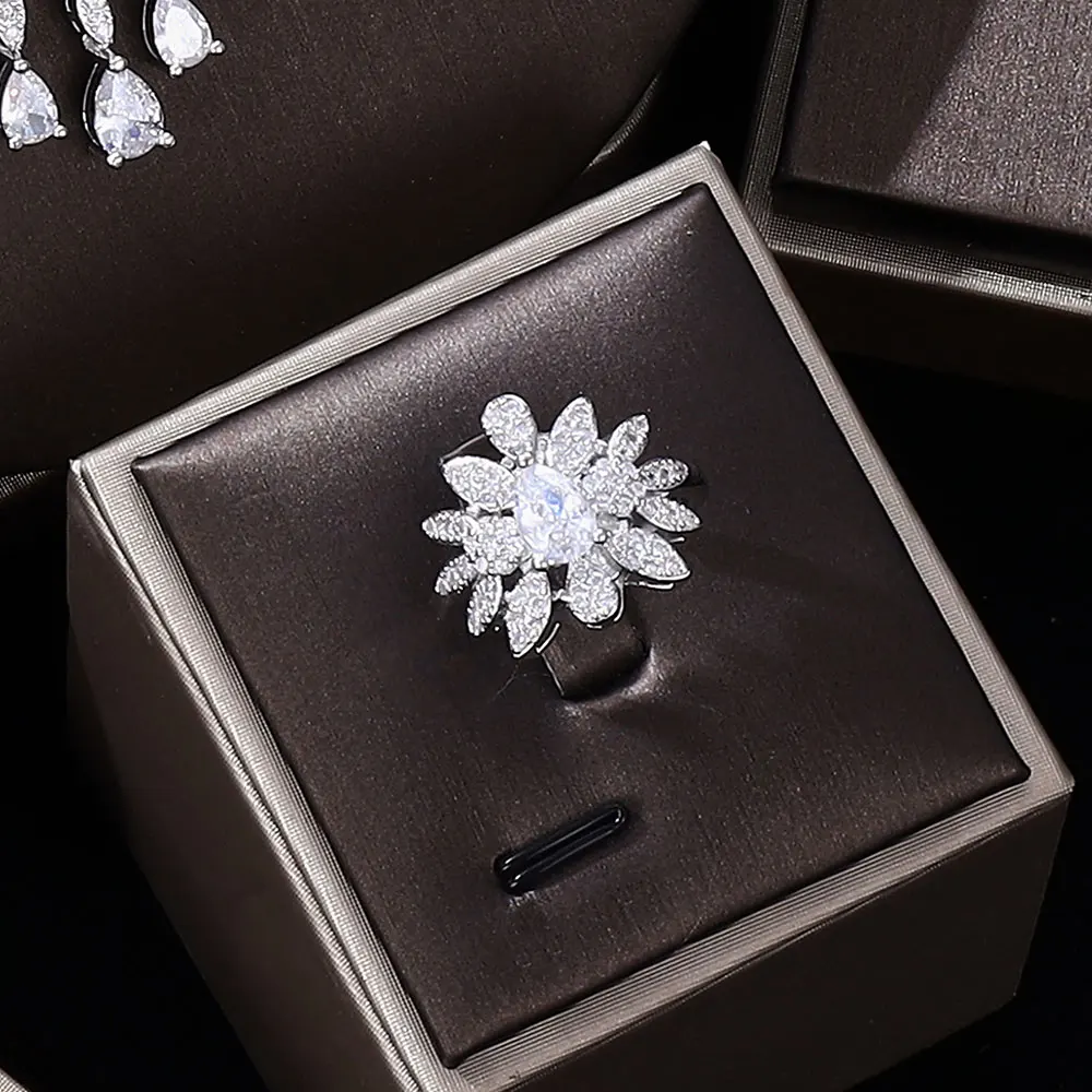 

Элегантный маленький кисточка с цирконием, свадебный комплект ювелирных изделий в африканском стиле, Дубай, ожерелье, серьги, браслет, кольцо, комплект ювелирных изделий из 4 предметов