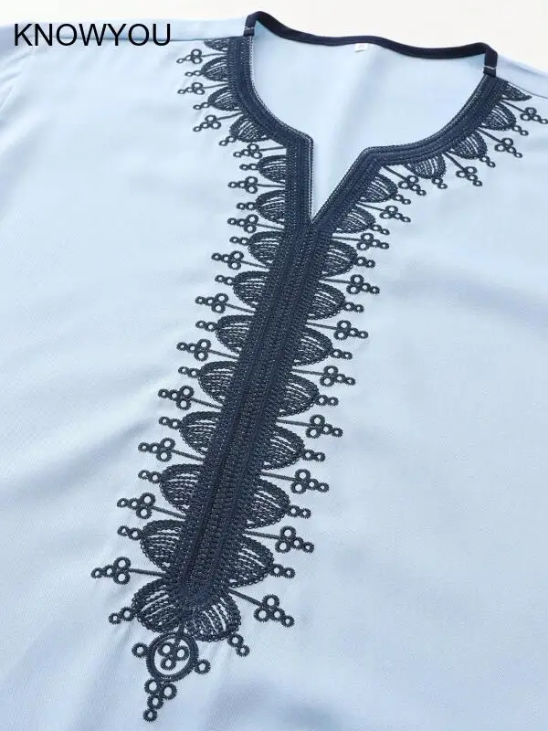 Musulmano Thobe Moda Abaya Stripe Ricamato Jubba Thobe Arabo Abbigliamento islamico Stile marocchino Abito lungo da uomo musulmano