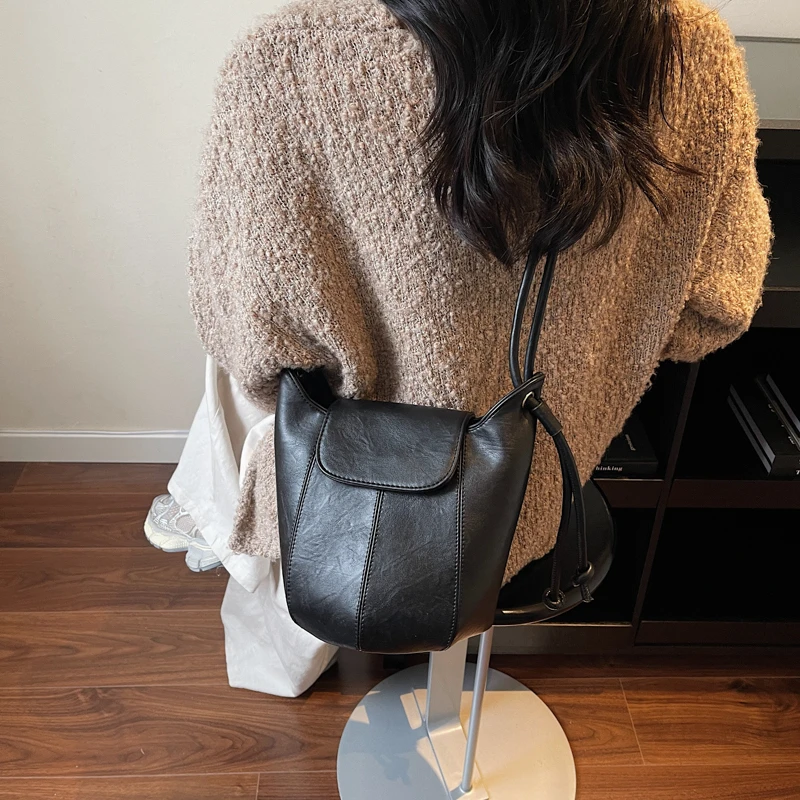 

Stylish Leather Shoulder Bag For Women By Famous Desinger Luxury Brand Popular Classic Elegant Ladies Handbags