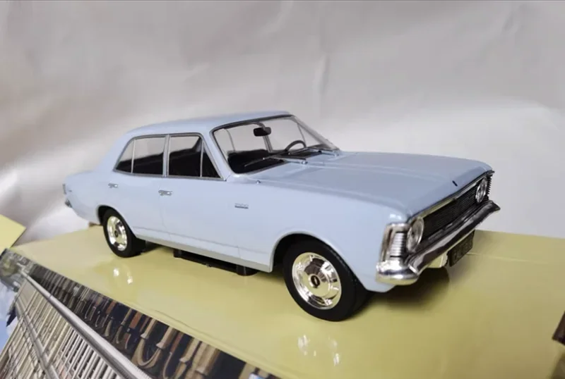 ダイキャスト合金シミュレーション車モデル玩具、opala 1969、収集可能な装飾品、1:24