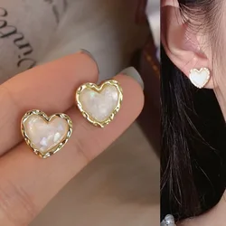 Vintage Elegant Fine Sparkling Temperament White Shell Fragments Love Ear Clip Women's Small and Versatile Ear Clip No Ear Hole