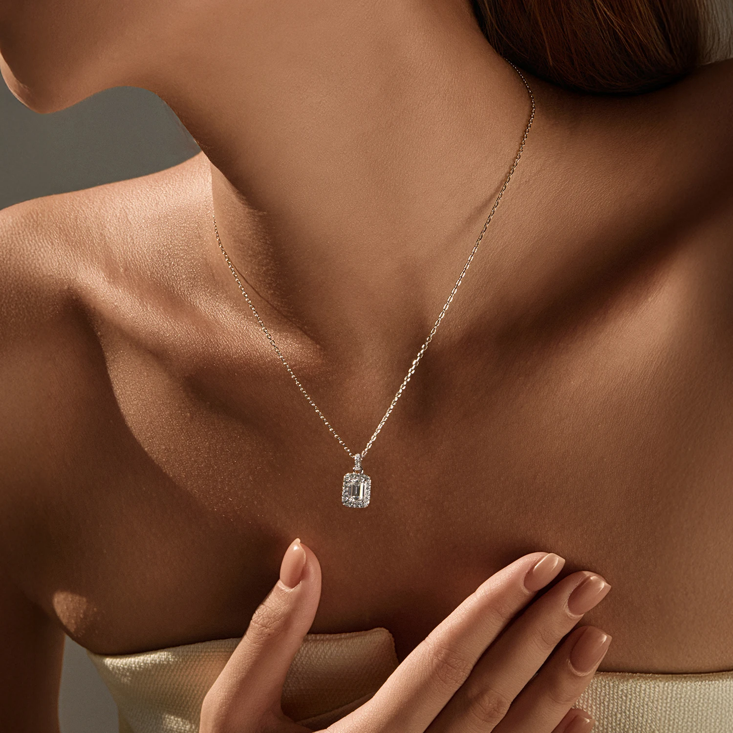 YANLOK 925 Sterling Silver Fashion 1CT Emerald Cut Moissanite Halo Pendant Necklace For Women Wedding Fine Jewelry