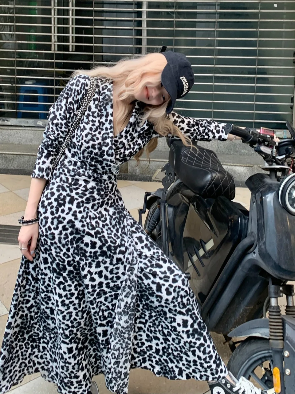 Plus size v-ne sexy longo sve leopardo impressão dr feminino sabor primavera outono high-end sensação magro tornozelo comprimento dr