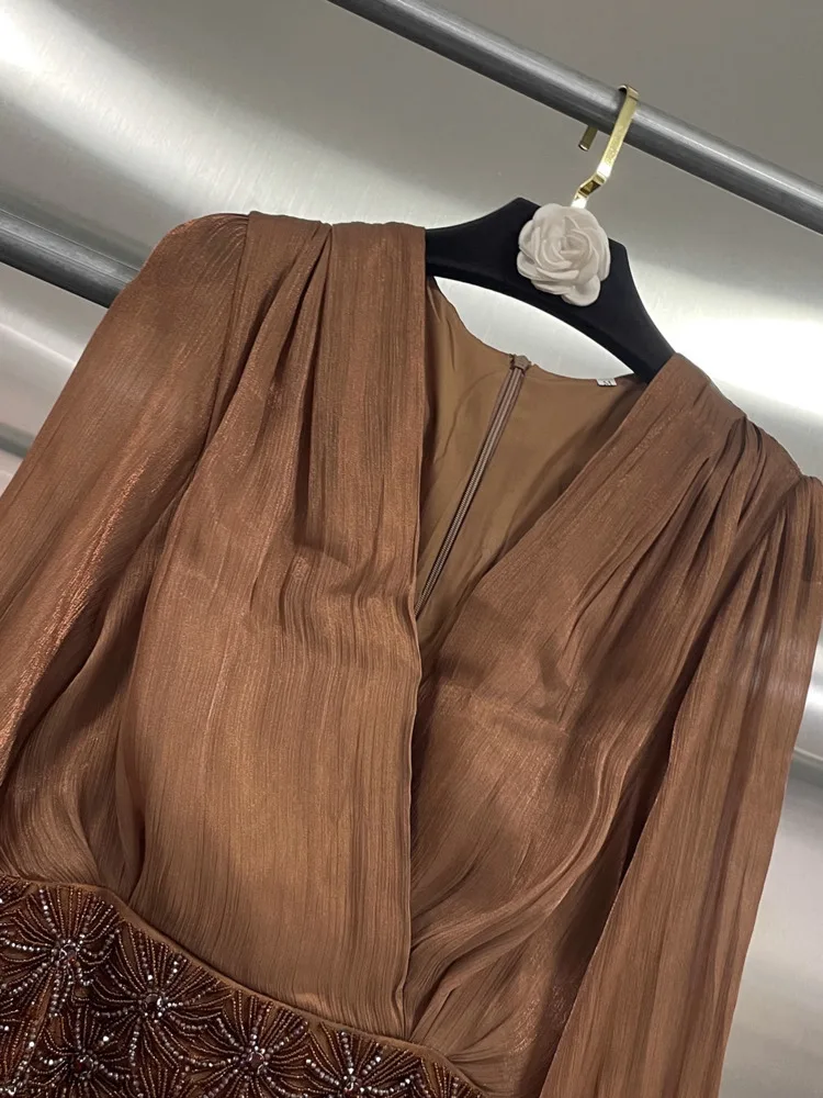 ชุดราตรีผู้หญิง DFDG ปี 2025 ดีไซน์หรูหรา คอวี ลายดอกไม้ จับจีบช่วงเอว แขนยาว เหมาะสำหรับงานเลี้ยง งานปาร์ตี้วันหยุด งานคริสต์มาส งานเลี้ยงฉลอง งานพิธีการ