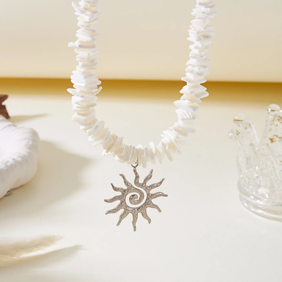 Retro-Halskette mit unregelmäßigen Muschelperlen in Maillard-Farben und Sonnenwirbel-Anhänger für Damen und Herren, doppellagige Sonnenblumen-Kette, Choker-Schmuck – Detail 22