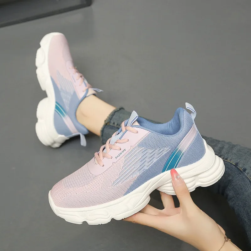 最新トレンドのグラデーションカラーが施された、女性用スニーカ - Knit Fabric Lace Up Sneakers のレビューと価格