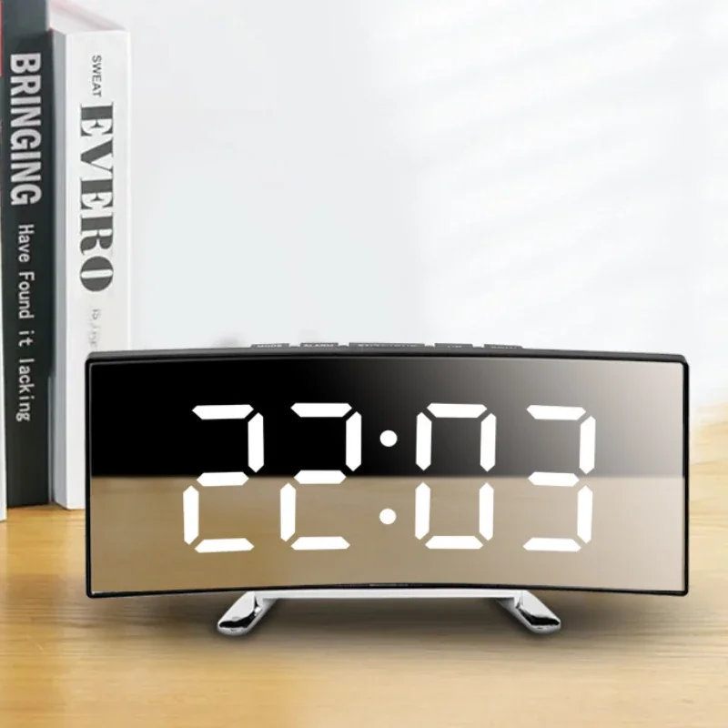Reloj electrónico con superficie de espejo curvo creativo, relojes despertadores de pantalla grande LED, decoración de escritorio, reloj Led Digital