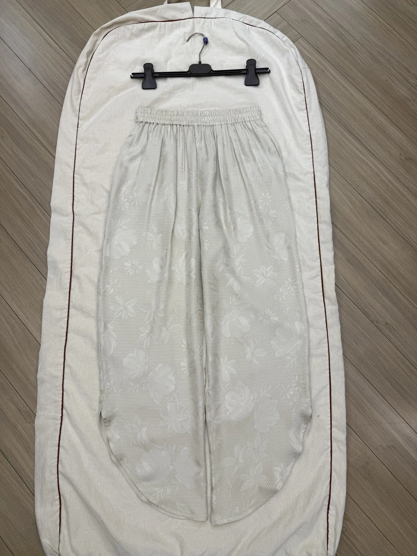 

New Spring/Summer High-Quality Fashionable Silk Jacquard Shirt & Pants Set (2026)