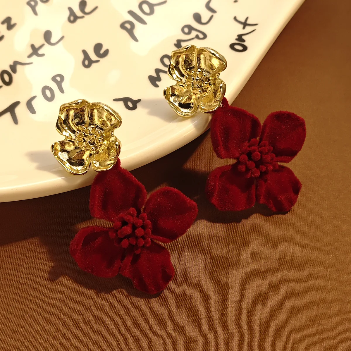 Silver Needle French Flocking Pleated Flower Stud Earrings Women Autumn Winter Retro Light Luxury Versatile Temperament Earrings