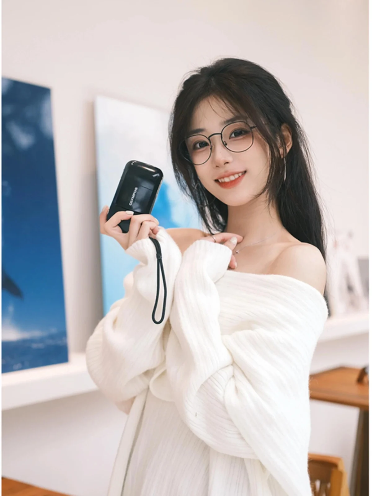 

Laid-ba Шикарный белый трикотаж на одно плечо, женский свободный длинный све, осенне-зимний модный топ, удобная смесь хлопка