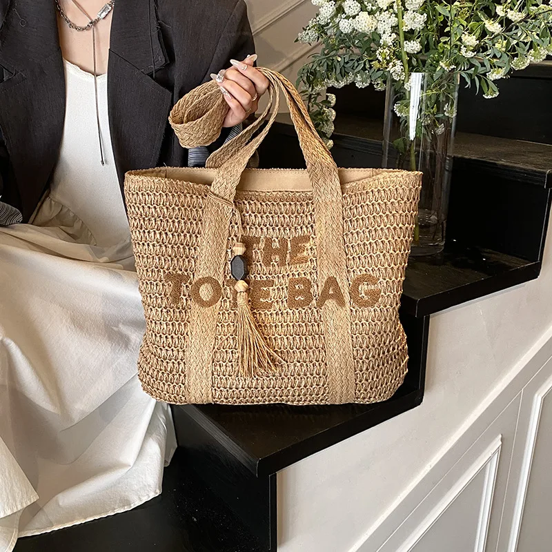Bolsa de palha tecida, nova sacola versátil de viagem de grande capacidade feminina, bolsa de férias moderna e elegante