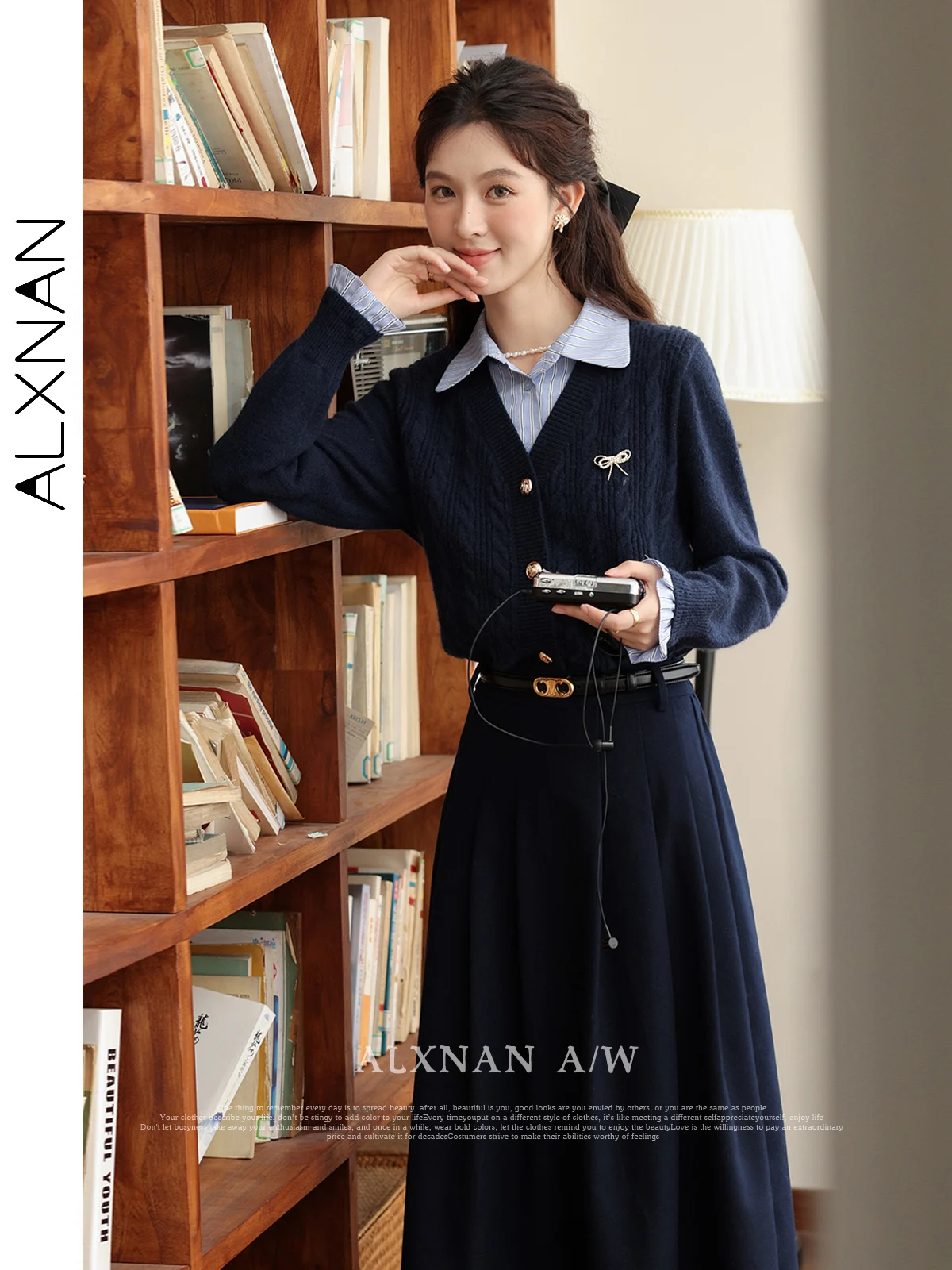 

ALXNAN Women's Knitted Sweaters Fake Two-piece Striped Polo Collar Pullovers Autumn College Style Metal Bow Jumpers LXN315101