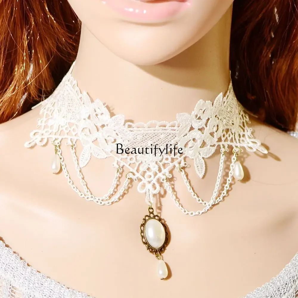 

New European and American exaggerated creative white lace gem neck accessories