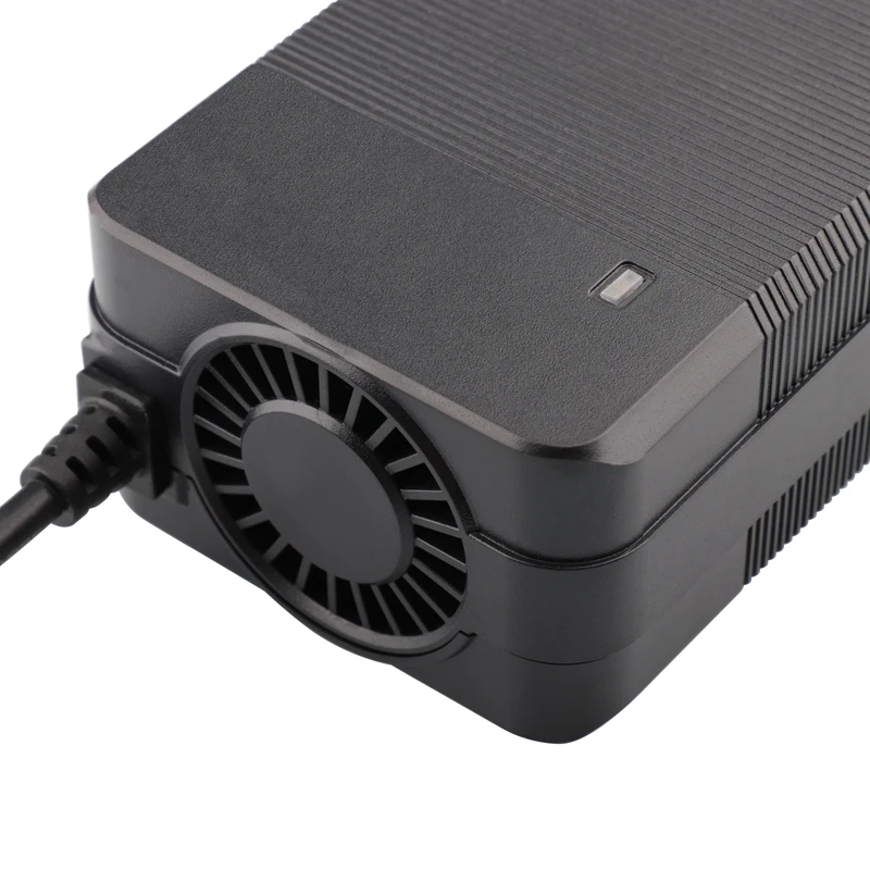 67,2V 3A Intelligentes Lithium-Batterieladegerät 16Series für 60V Li-Ionen-Akkupack-Ladegerät GX16/XLR/DC/GX12/RCA Hochwertiger Anschluss – Detail 7