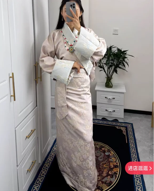 

Chinese Xizang Women's Double color Jacquard Single layer Silk Fabric Bhutan Tibetan Robe