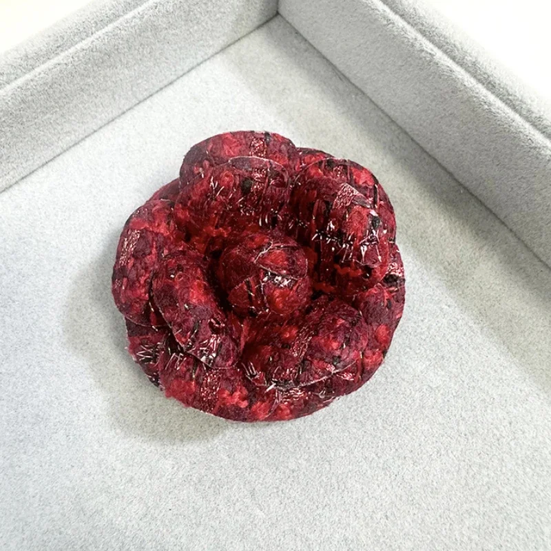 High-end Fabric Camellia Flower Brooches for Women Fashion Elegant Corsage Lapel Pins Wedding Party Badge Jewelry Accessories