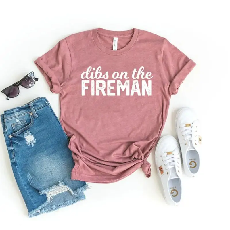 تي شيرت نسائي Dibs On The Fireman Firefighter Wife Gift تي شيرت برسومات ساخرة مضحكة #1