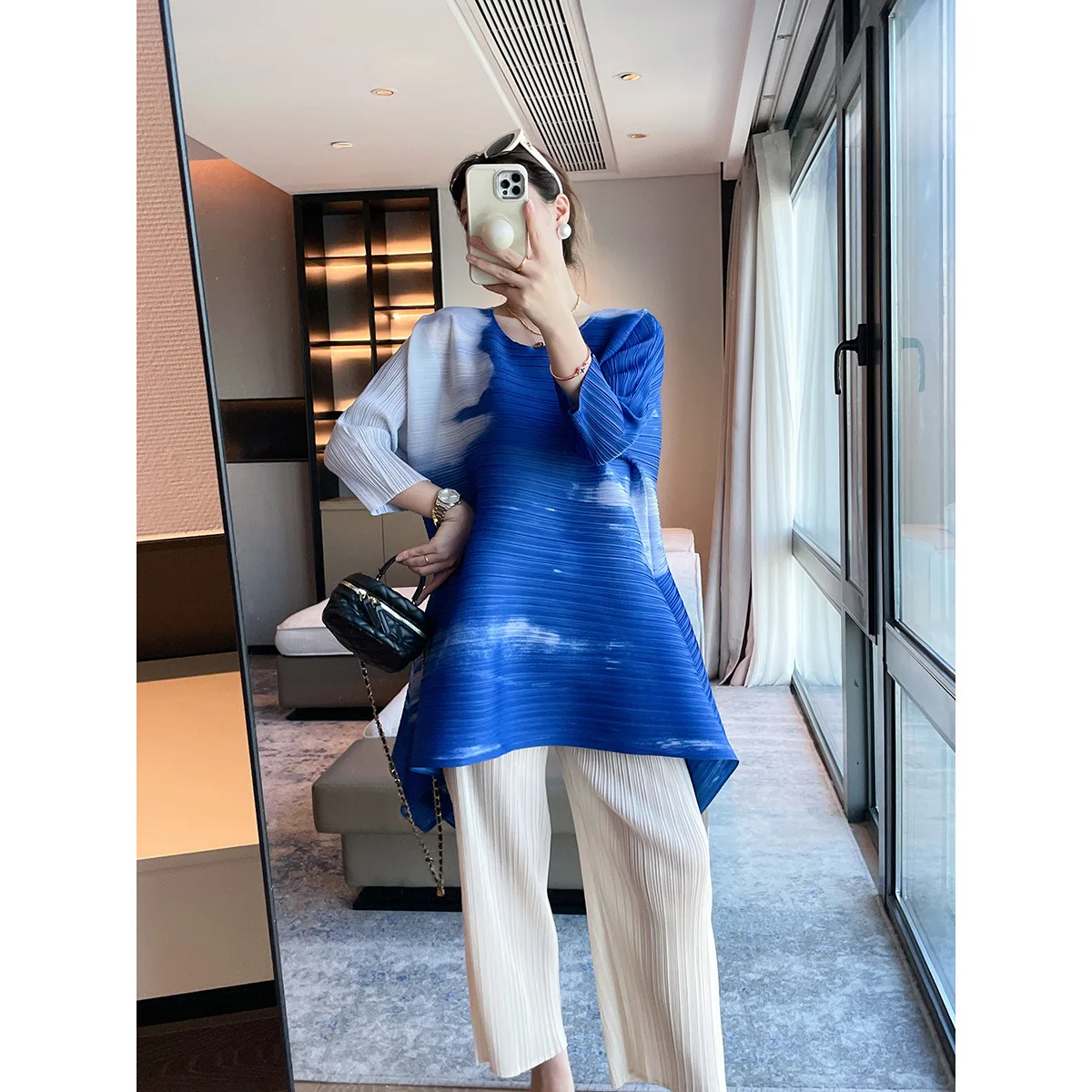 

Miyake Pleated Tops 2024 New French Retro Ink Print Silhouette Top with Elegant Temperament and Versatile Loose T-shirt