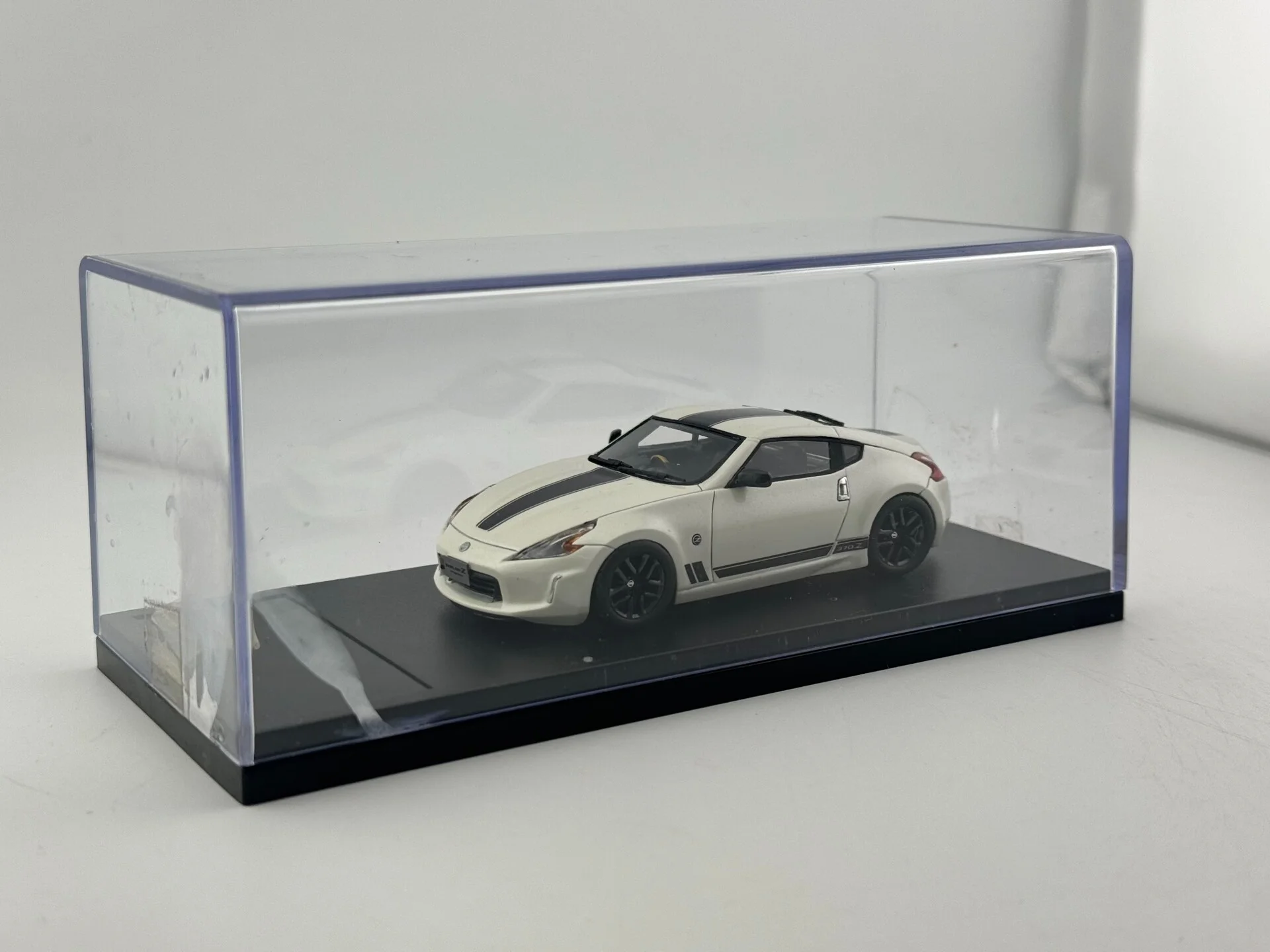

Безымянная, безупречная модель автомобиля Fairlady Z Hi Story в масштабе 1/43 из смолы, с эффектом взрыва стекла, без цветной коробки