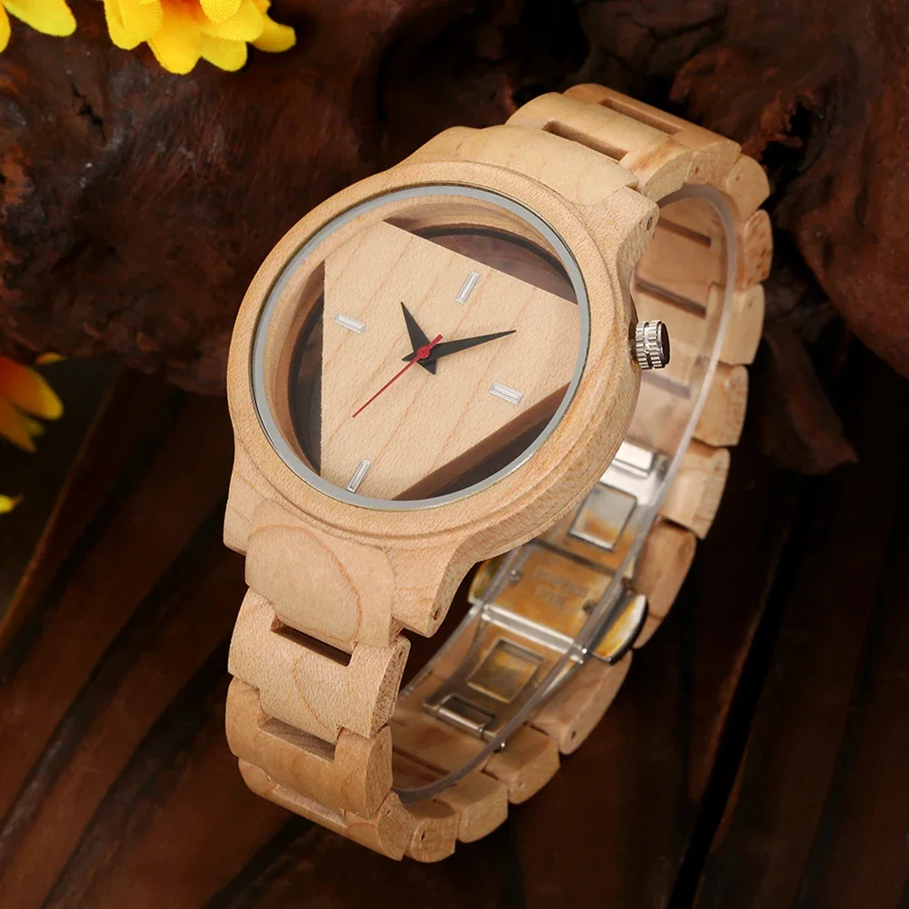 Nieuw Licht Gekleurd Driehoekig Uitgehold Trendy Design Houten Horloge Heren Casual Mode Heren Accessoires Quartz Horloge