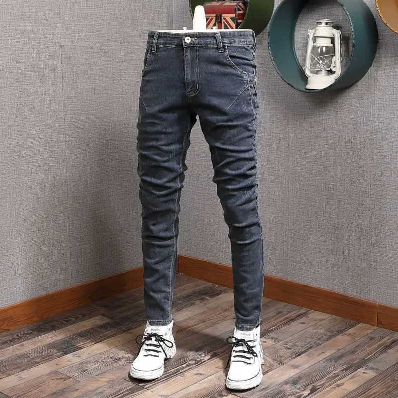 8913