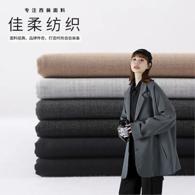 Nowa, elastyczna tkanina czterostronna z efektem kolorowego przędzy do garniturów codziennych.