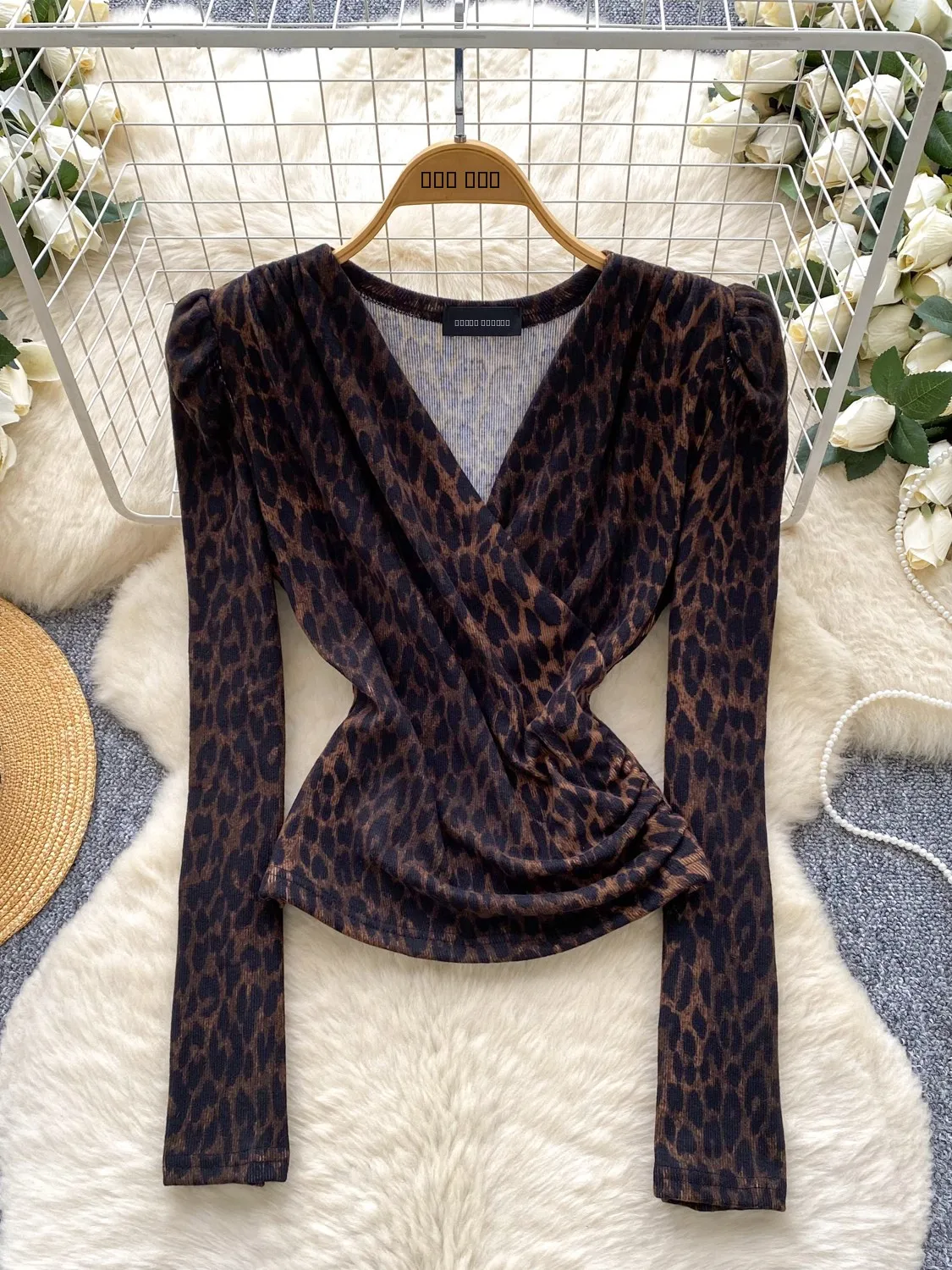 

Винтажная основа с эффектом похудения V-ne Bubble Sve с леопардовым принтом, женская осенне-зимняя модная французская полиэстеровая одежда...