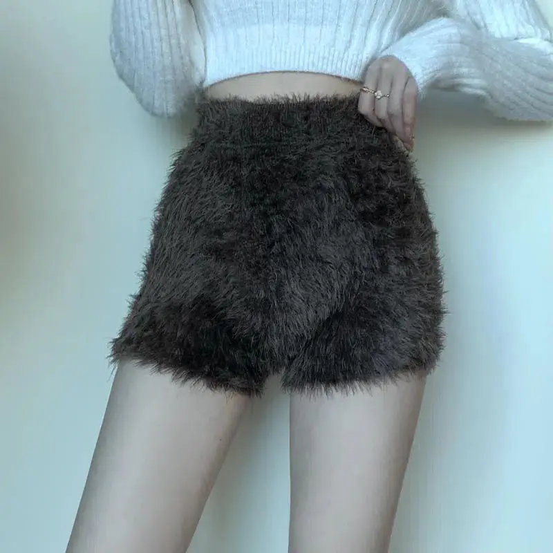 

Sexy furry casual slim slimming shorts women fall/winter niche design Joker anti-exposure bottoming safety pants.