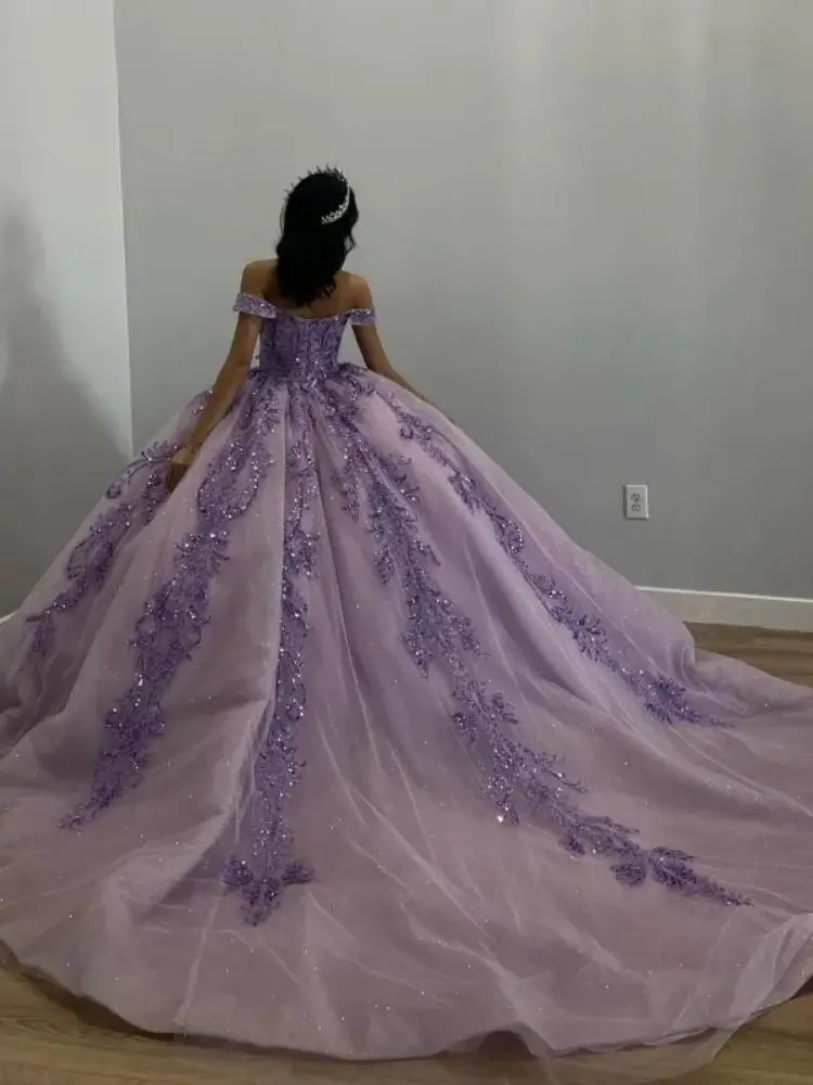 Aangepaste Lila Glanzend Prom Jurken Vrouwen V-hals Lovertjes Applique Puffy Rok 16 Jaar Meisje Verjaardagsfeestje Jurk Quinceanera