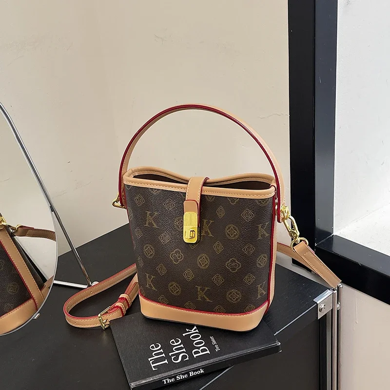 

Trendy Parisian Crossbody Purse - Women's Solid Color Tote Bag With Commuter Design & Luxury Logo