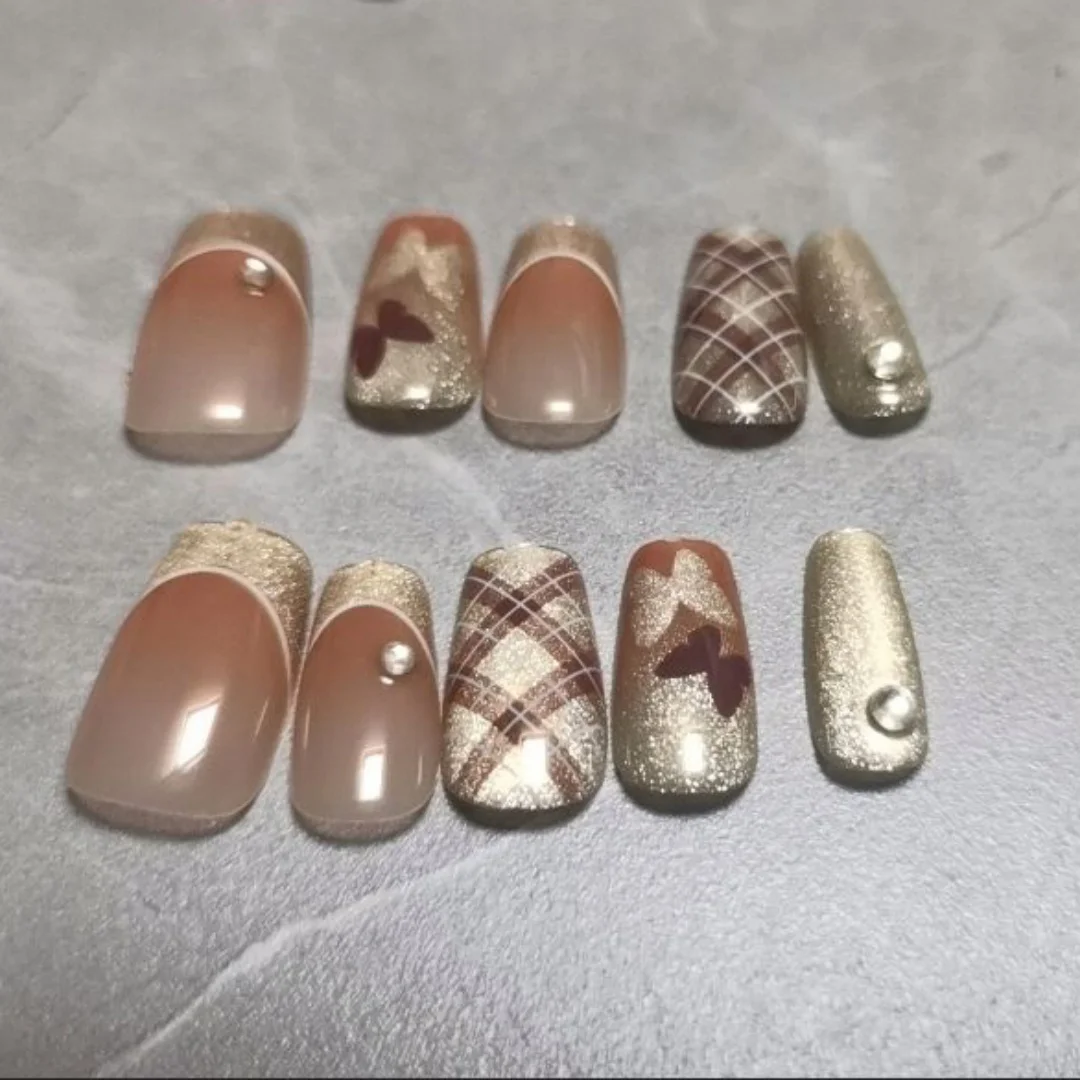 

10 шт. коричневые накладные ногти в клетку с бабочкой, корейские накладные ногти средней длины, многоразовые женские накладные ногти с подвесками