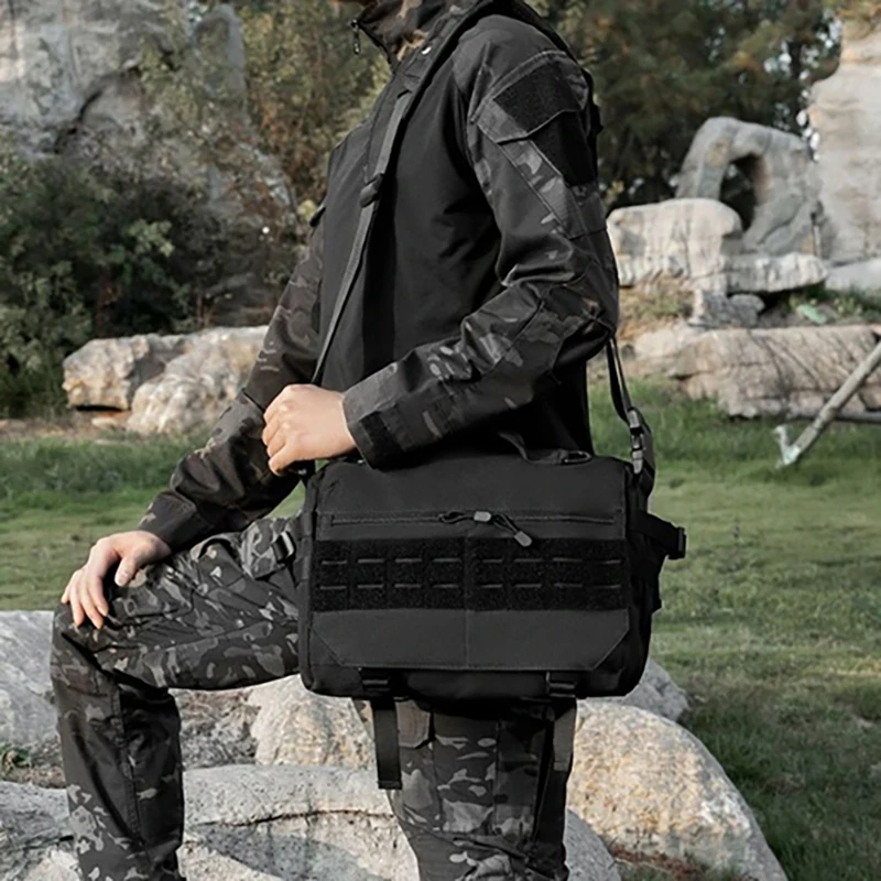 Bolsa mensajero táctica outdoor con compartimento para tableta - imagen 4