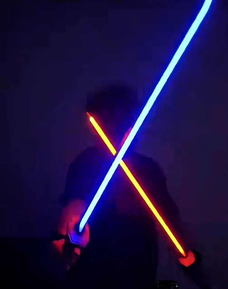 45 cm oplaadbaar regenboog led-lichtgevend cyberzwaard met vonk- en rookeffect Gratis USB-druppelkop en 5 Flint Sparks-upgradewaarschuwing