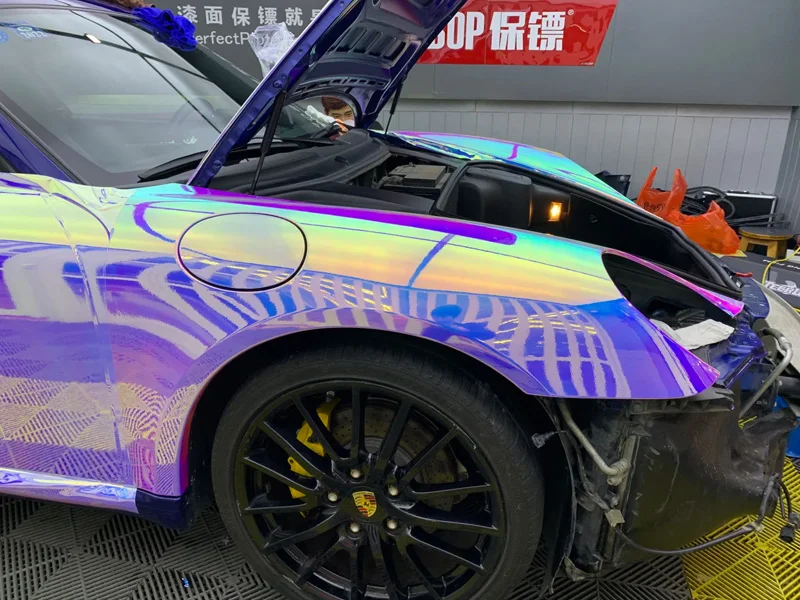 Premium Gloss Colorful Rainbow Holographic Chrome White Vinyl Wrap Film Selbstklebende Aufkleber Aufkleber Automotive Car Wrapping Folie – Detail 5