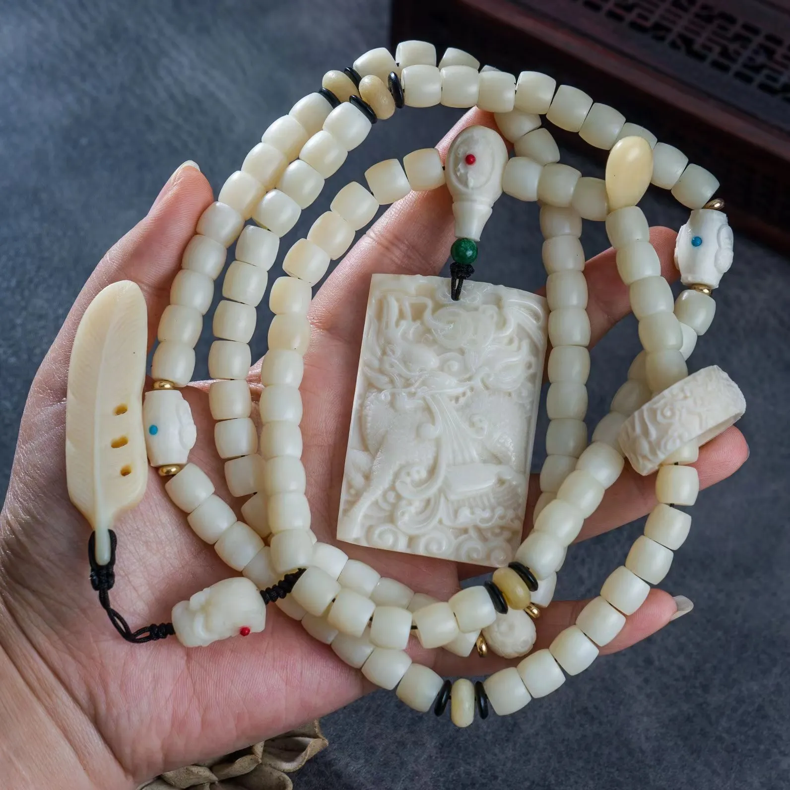 Camel bones, cow bones, bucket beads 108 Buddhist beads, black donkey hooves sheep horns, pendant, dragon horns, feather pendant